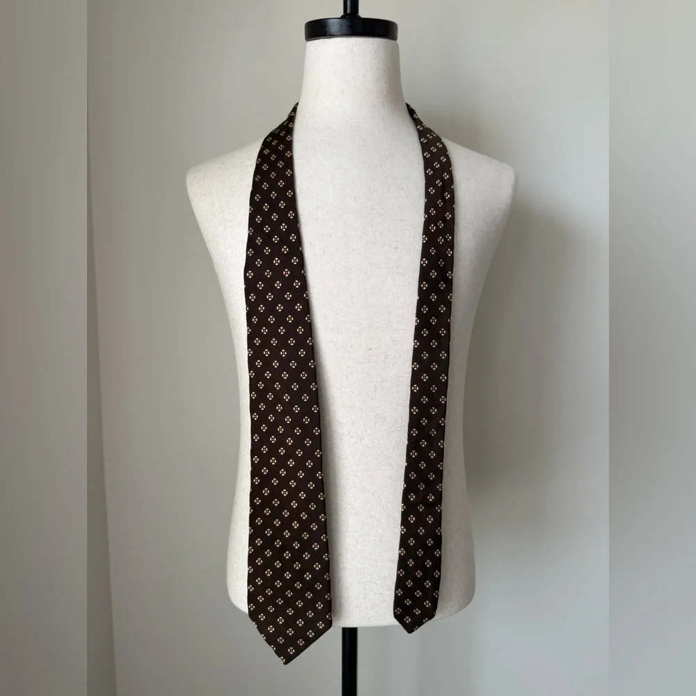 Gucci, Salvatore Ferragamo, Gino Versache, Burberry Men Tie’s Set - Picture 11 of 12